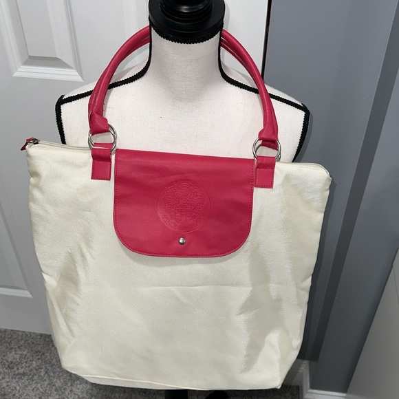 Vince Camuto Tote bag with a Zipper - Picture 4 of 8